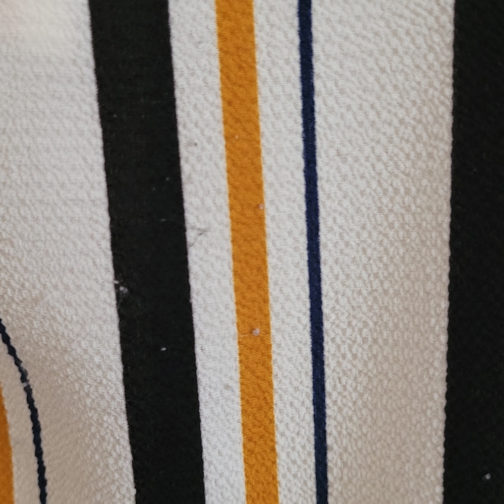 ❤️ 3/$10 High-Low Top - Picture 3 of 10